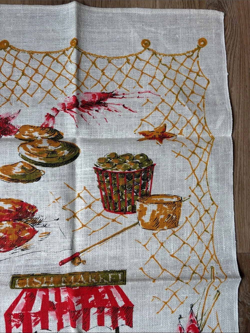Classic Seafood Market Print Kitchen Towel - White/Gold